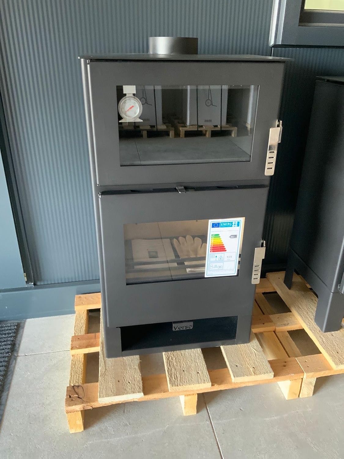 EEK Kaminofen, 9 kW, Schwarz, A+ mit Backfach Verso F